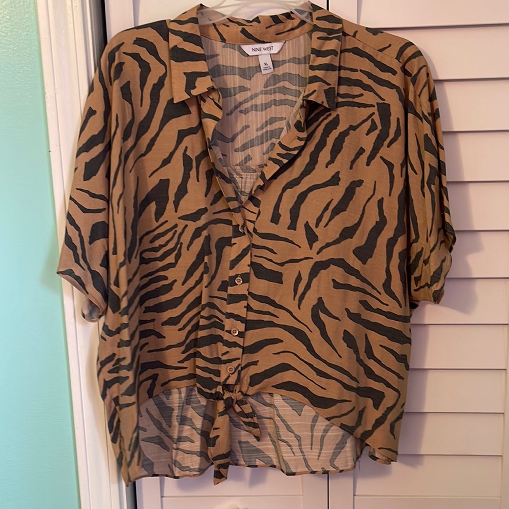 Cropped animal print top